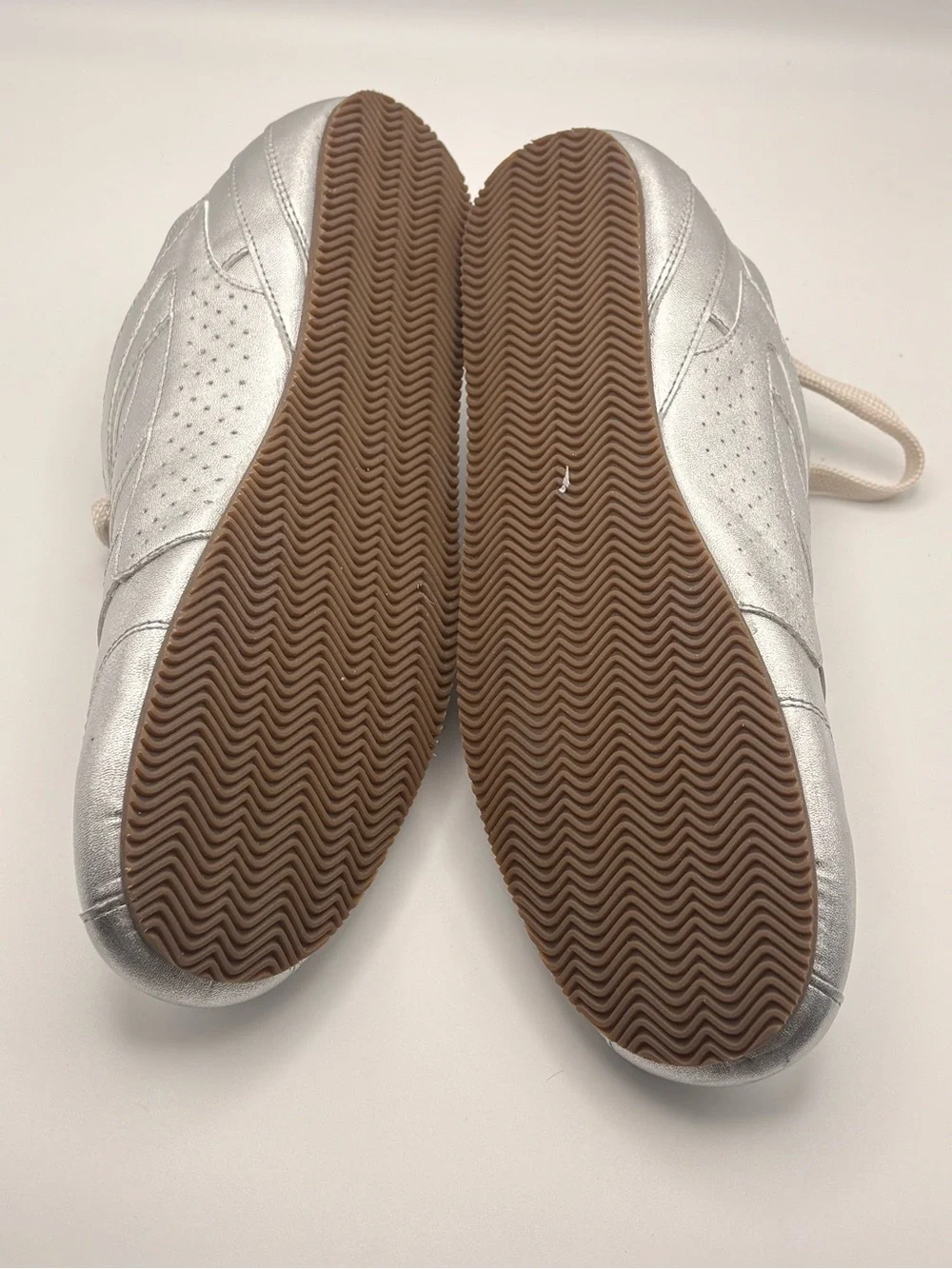 NWT Thousand Fell Driver Metallic Silver Women’s Sneakers Size 8.5 Vegan